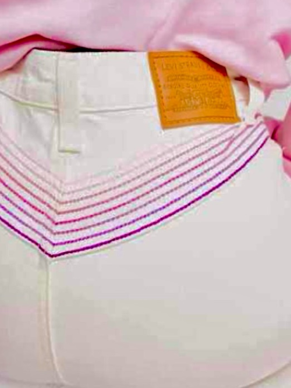 Real Levi’s Ribcage Super High Rise 70s Rear Chevron V Stitching-Button Fly
